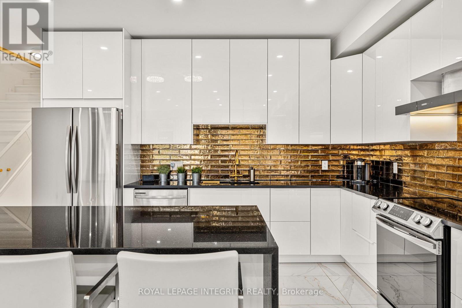 266 Currell Avenue, Ottawa, ON - Indoor Photo Showing Kitchen With Stainless Steel Kitchen With Upgraded Kitchen