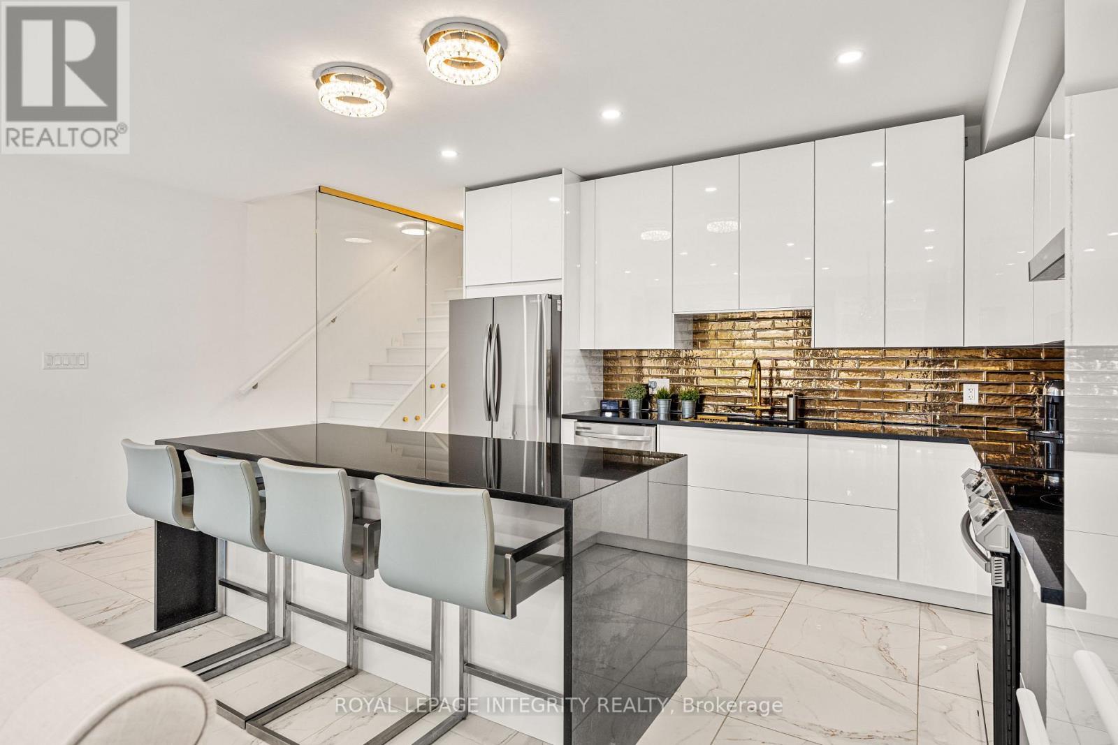 266 Currell Avenue, Ottawa, ON - Indoor Photo Showing Kitchen With Stainless Steel Kitchen With Upgraded Kitchen