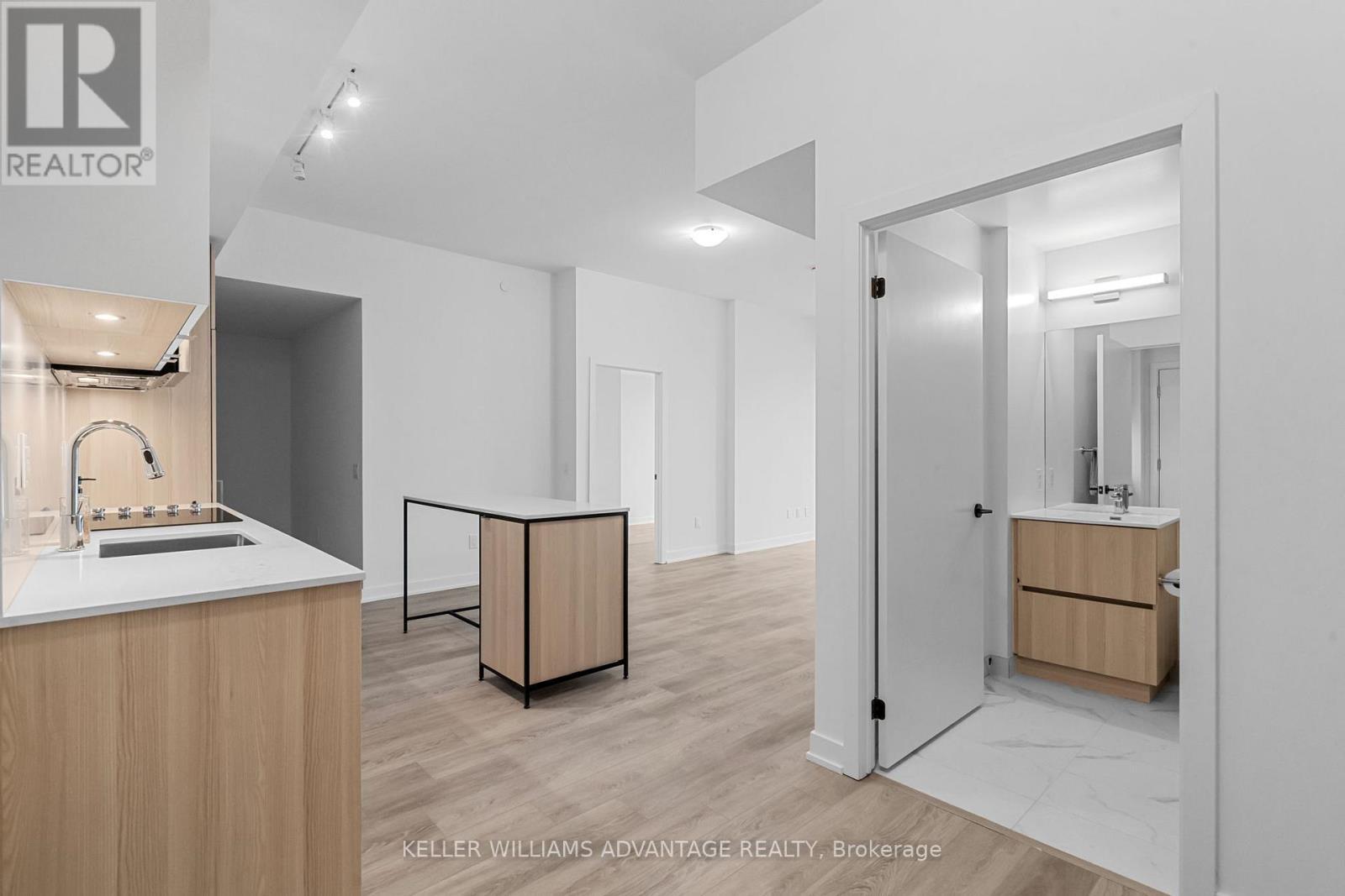 307 - 220 Missinnihe Way, Mississauga, ON - Indoor Photo Showing Other Room