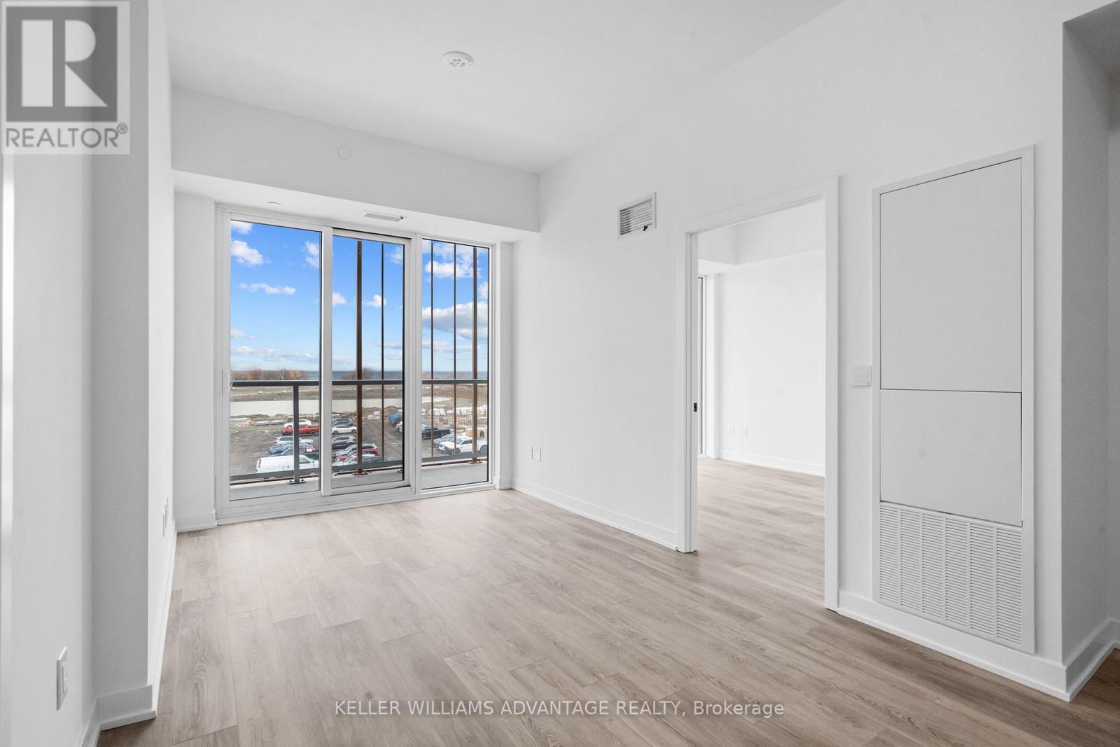 307 - 220 Missinnihe Way, Mississauga, ON - Indoor Photo Showing Other Room