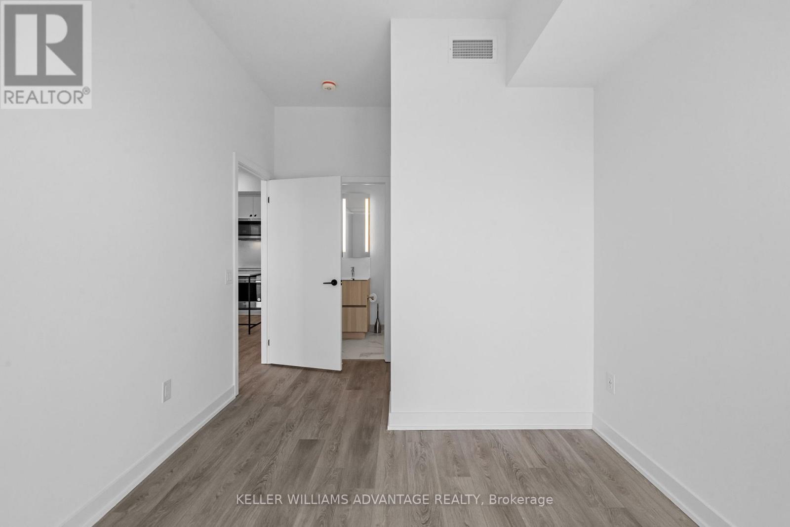 307 - 220 Missinnihe Way, Mississauga, ON - Indoor Photo Showing Other Room