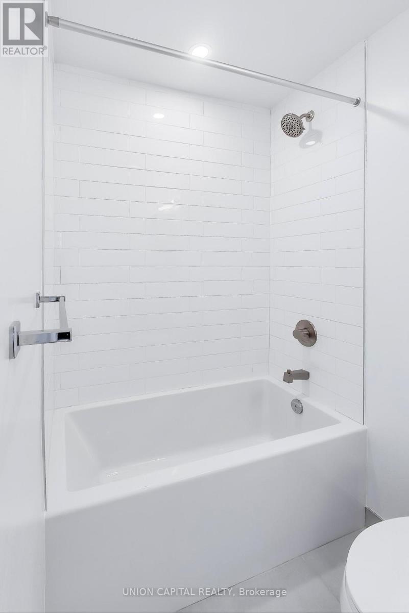 3507 - 319 Jarvis Street, Toronto, ON - Indoor Photo Showing Bathroom