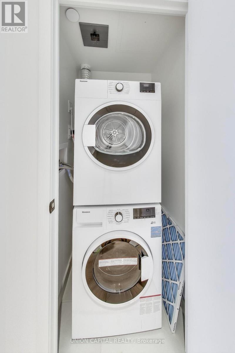 3507 - 319 Jarvis Street, Toronto, ON - Indoor Photo Showing Laundry Room