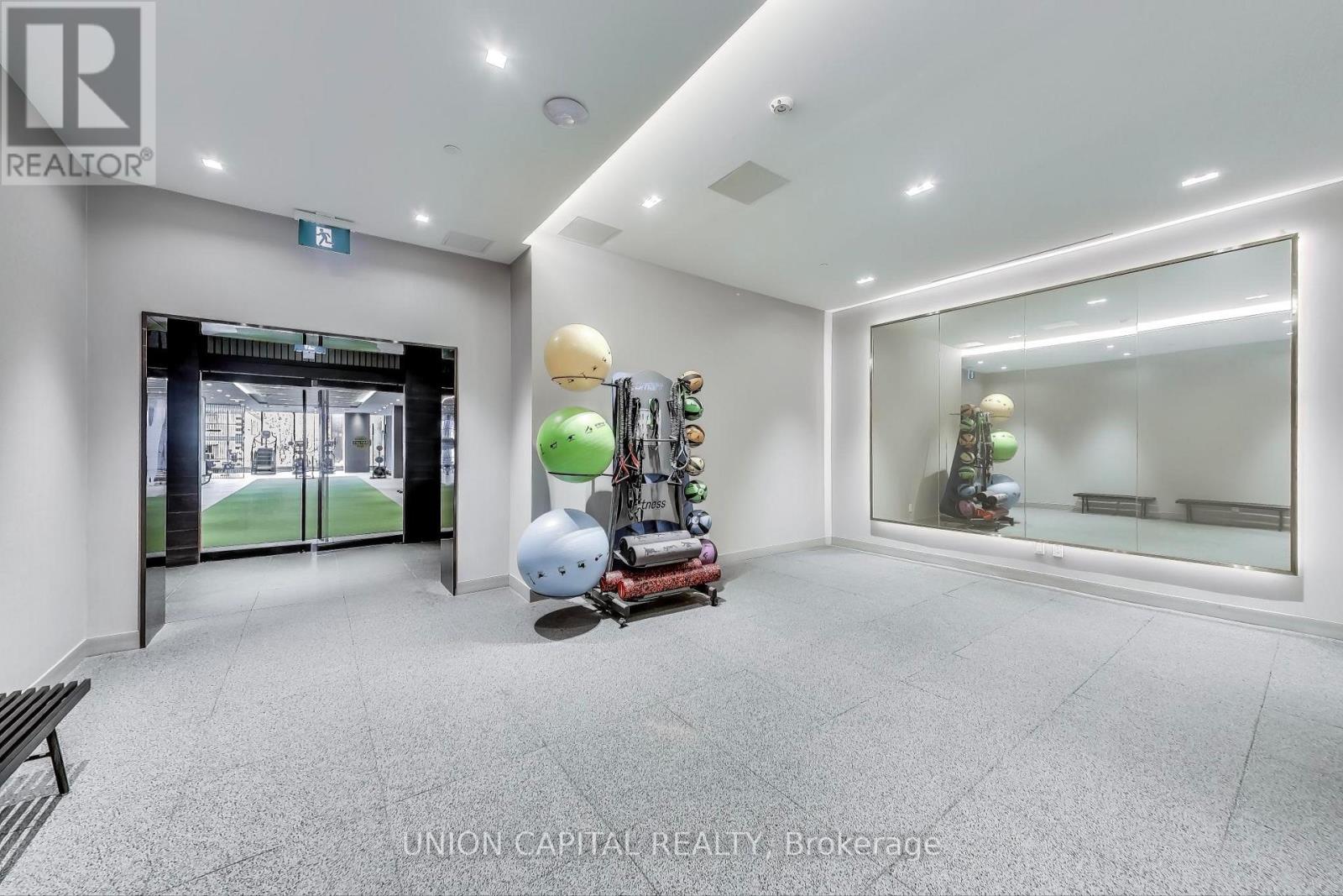 3507 - 319 Jarvis Street, Toronto, ON - Indoor Photo Showing Other Room