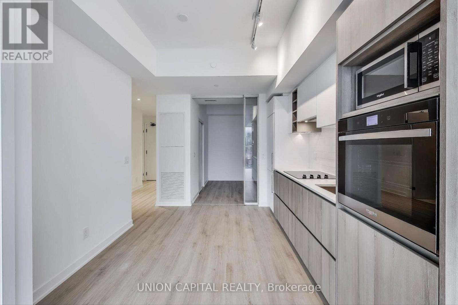 3507 - 319 Jarvis Street, Toronto, ON - Indoor Photo Showing Kitchen With Upgraded Kitchen