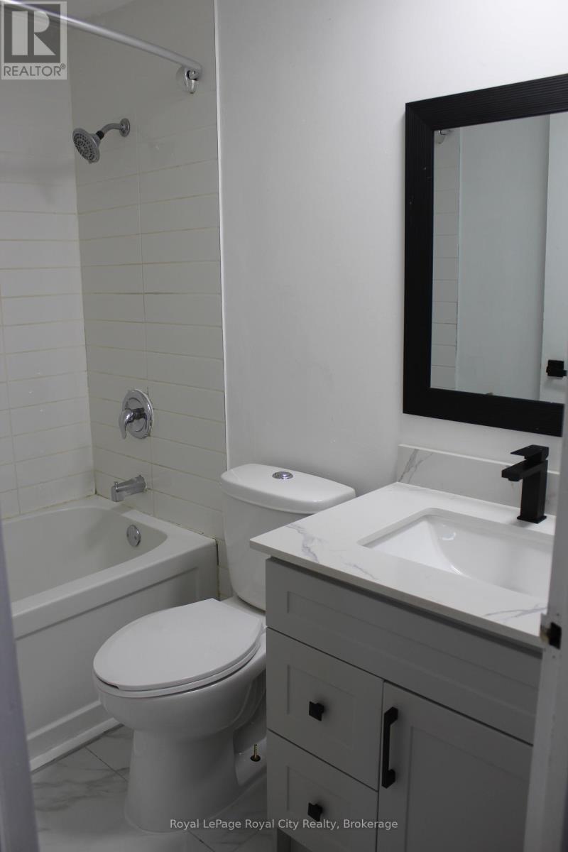 Upstairs Bathroom - 137 Jansen Avenue, Kitchener, ON - Indoor Photo Showing Bathroom