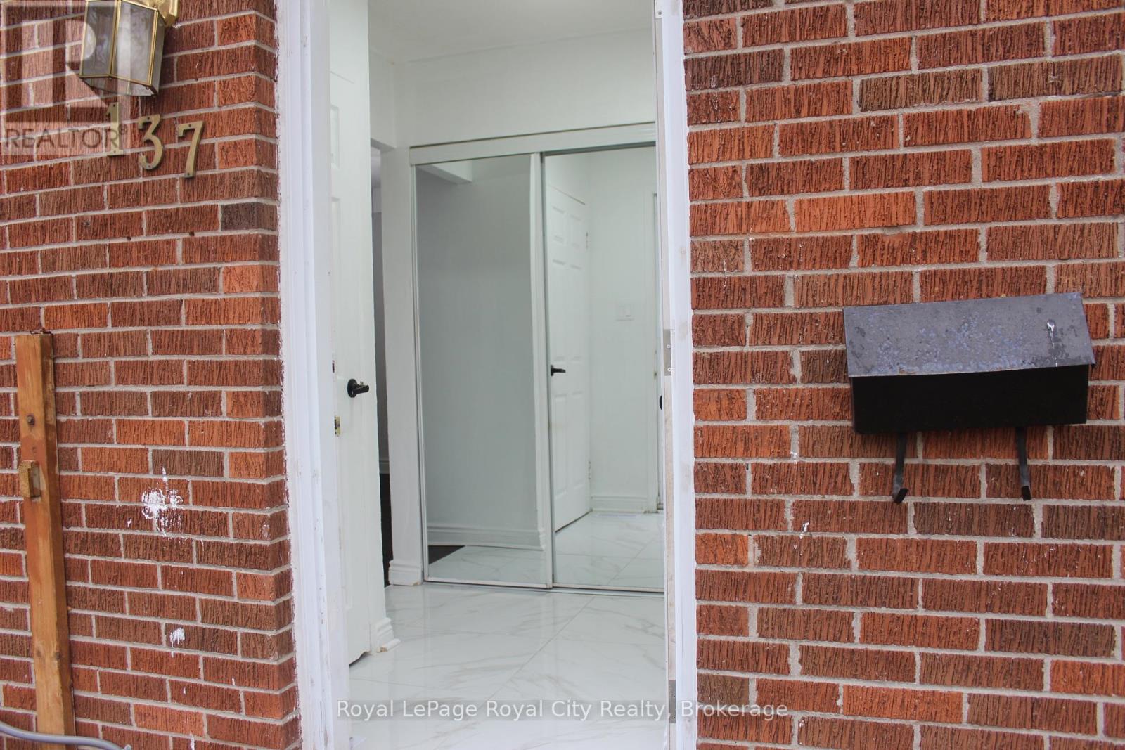 Main Entrance - 137 Jansen Avenue, Kitchener, ON - Indoor