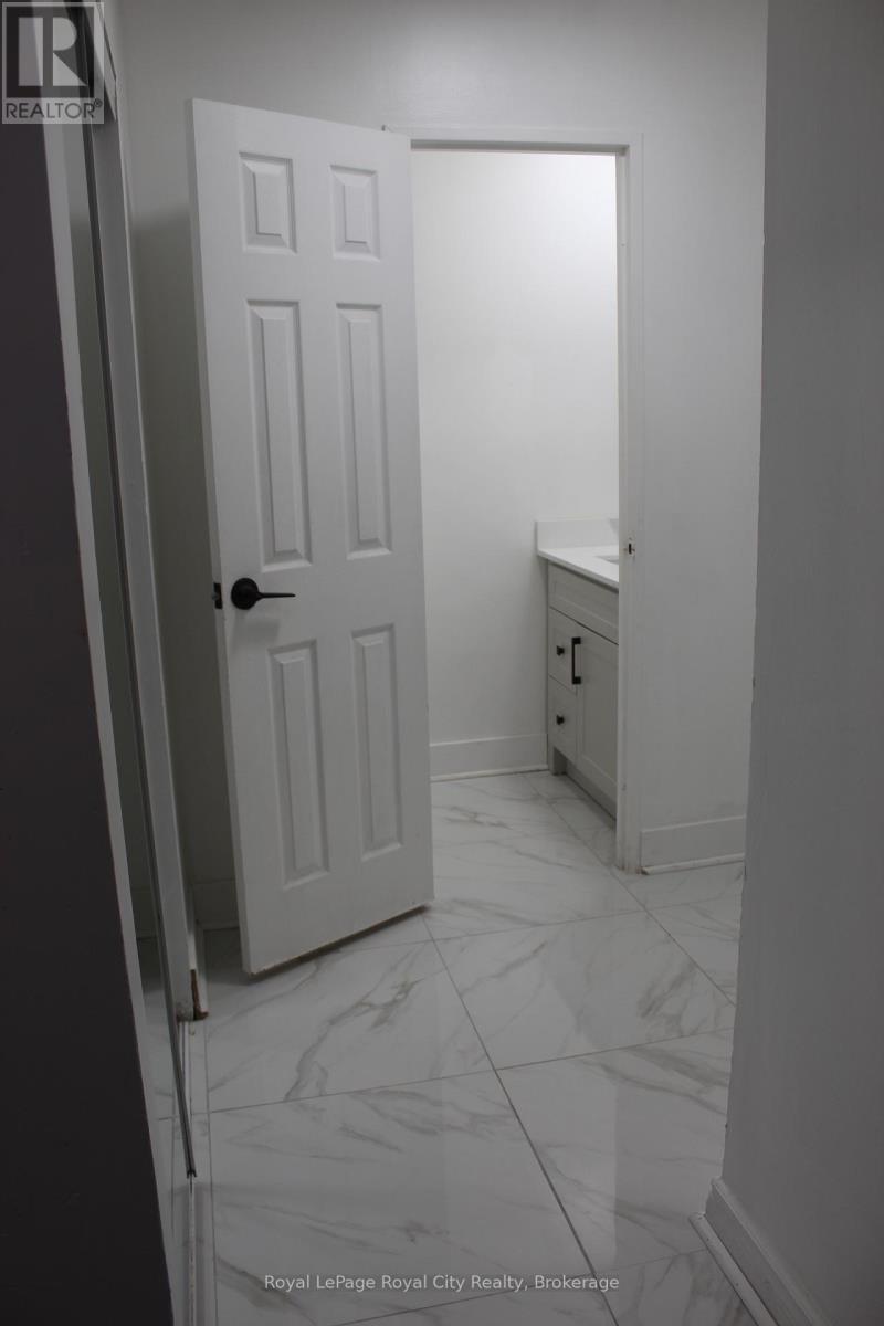 Foy - 137 Jansen Avenue, Kitchener, ON - Indoor Photo Showing Other Room