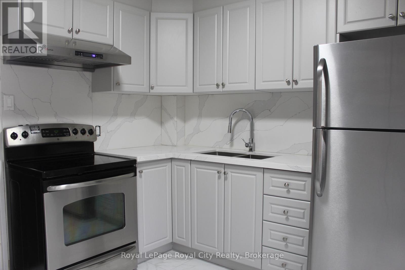 Kitchen - 137 Jansen Avenue, Kitchener, ON - Indoor Photo Showing Kitchen With Double Sink With Upgraded Kitchen