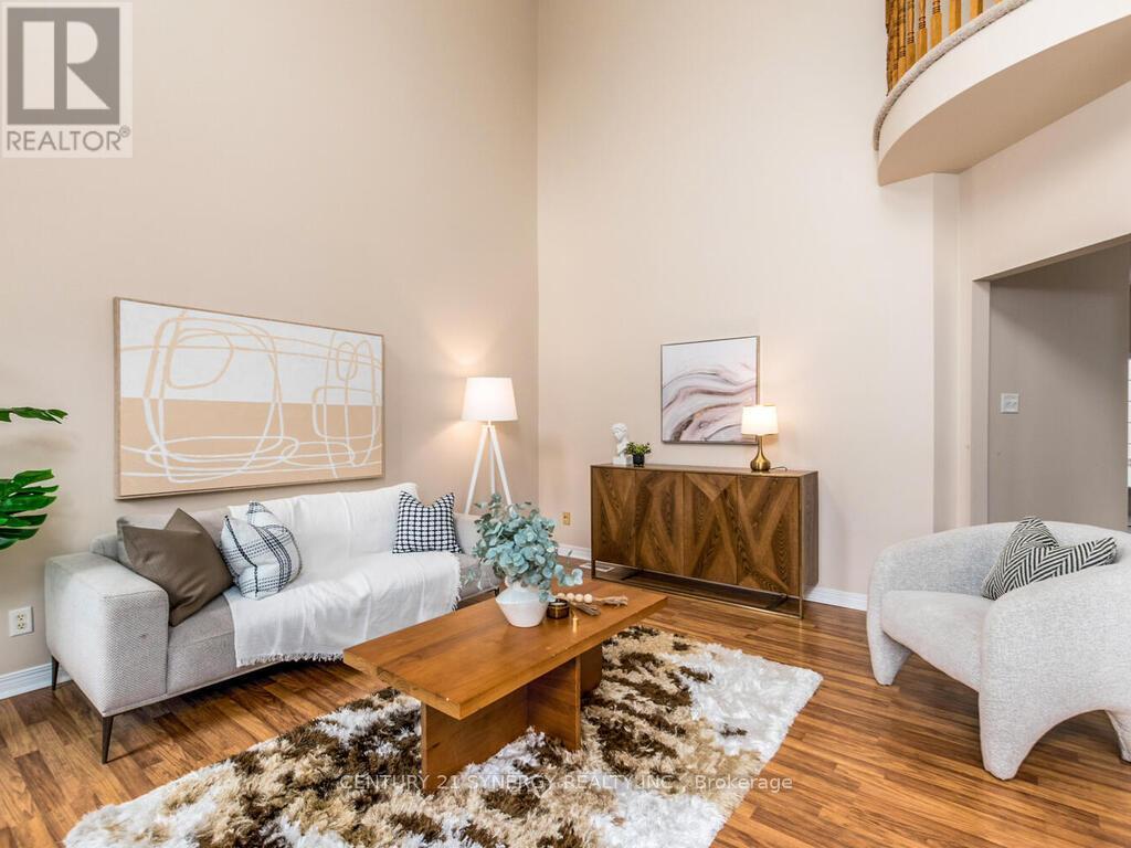 Generous size family room for everyone to enjoy! - 34 Eliza Crescent, Ottawa, ON - Indoor Photo Showing Living Room