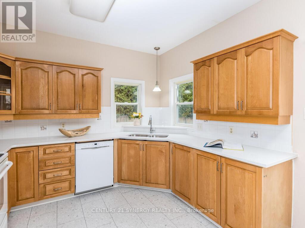 Big bright kitchen with 2 windows by the sink! - 34 Eliza Crescent, Ottawa, ON - Indoor Photo Showing Kitchen With Double Sink