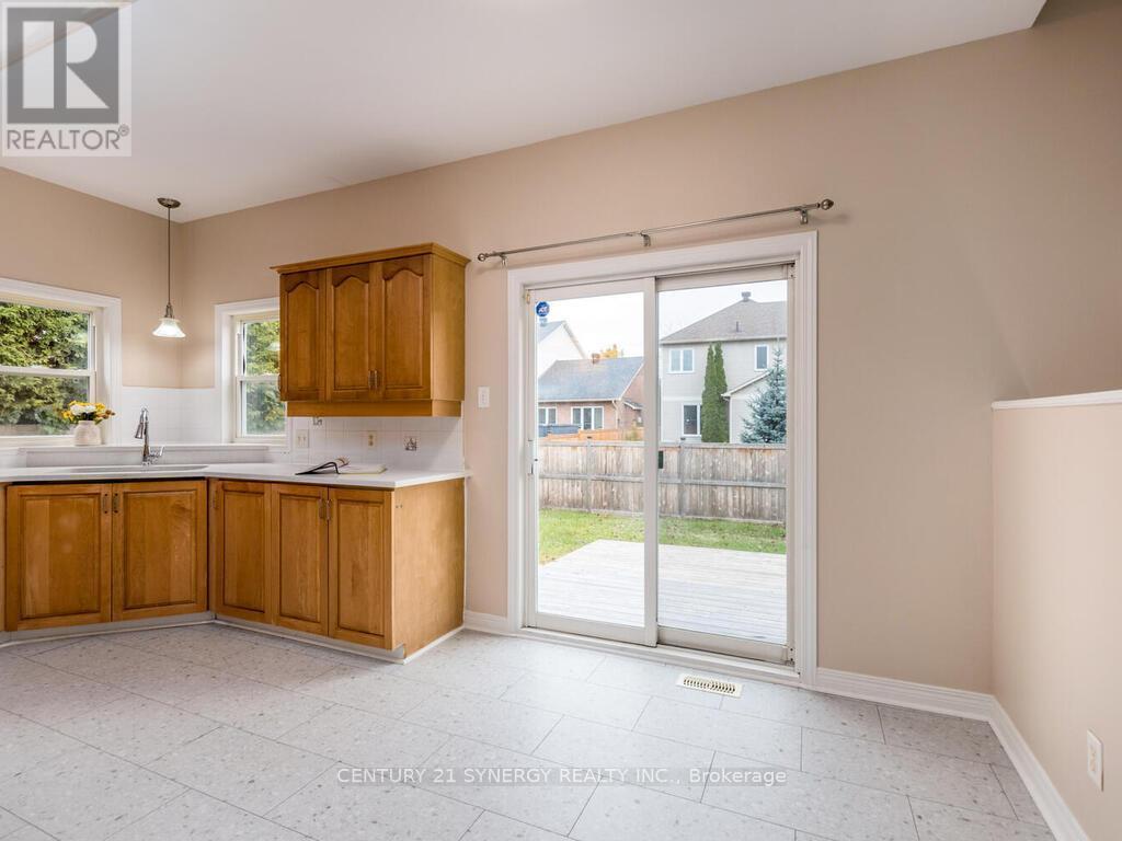 Patio doors to the backyard deck. - 34 Eliza Crescent, Ottawa, ON - Indoor