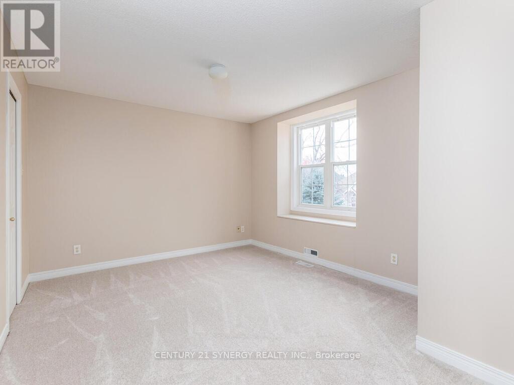 Second bedroom facing the front, w/walkin closet - 34 Eliza Crescent, Ottawa, ON - Indoor Photo Showing Other Room