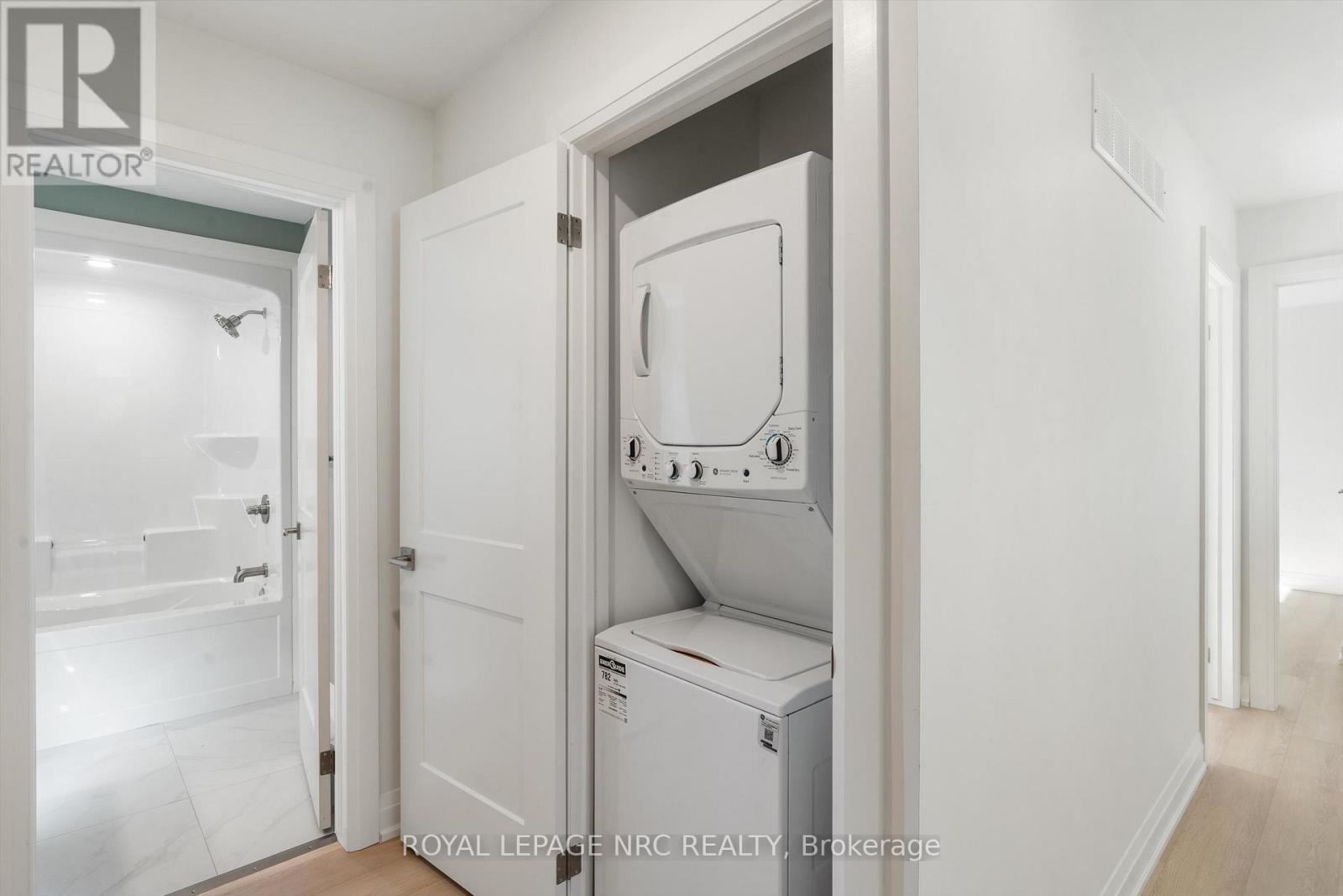 7619 Mulhern Road, Niagara Falls (Ascot), ON - Indoor Photo Showing Laundry Room
