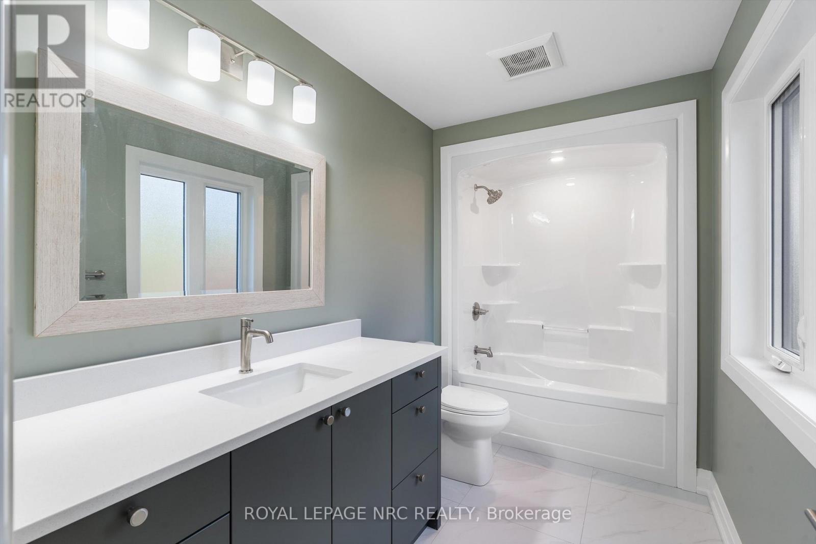 7619 Mulhern Road, Niagara Falls (Ascot), ON - Indoor Photo Showing Bathroom