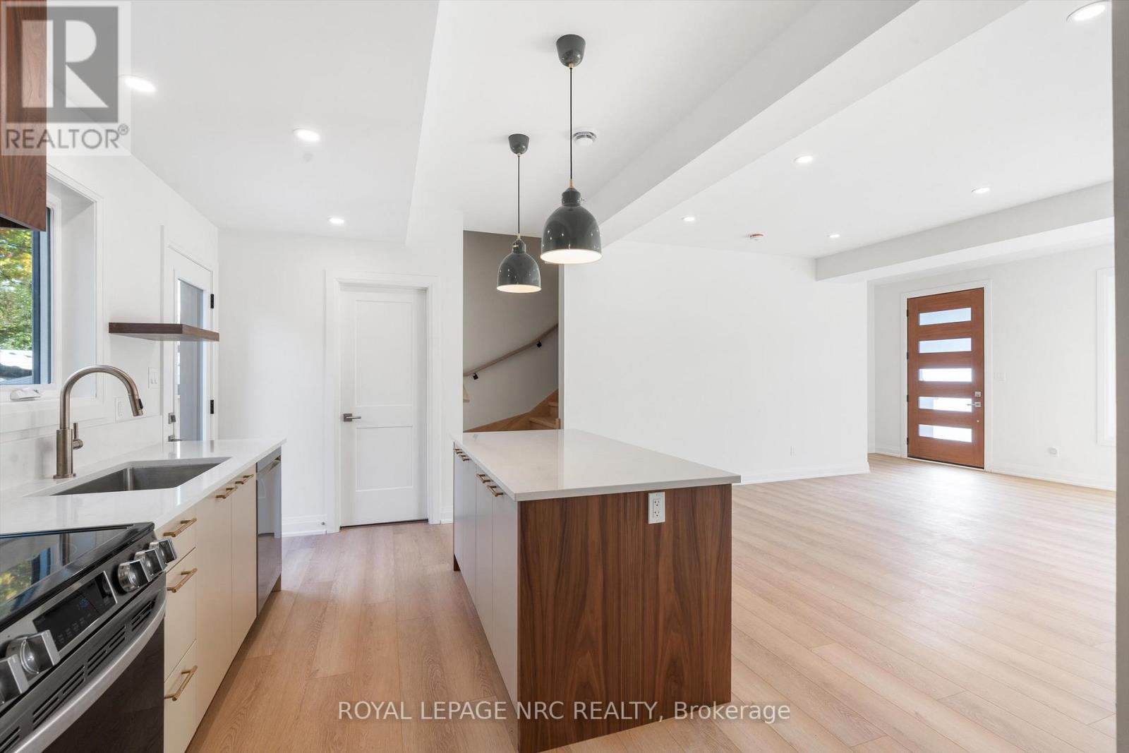 7619 Mulhern Road, Niagara Falls (Ascot), ON - Indoor Photo Showing Kitchen With Upgraded Kitchen