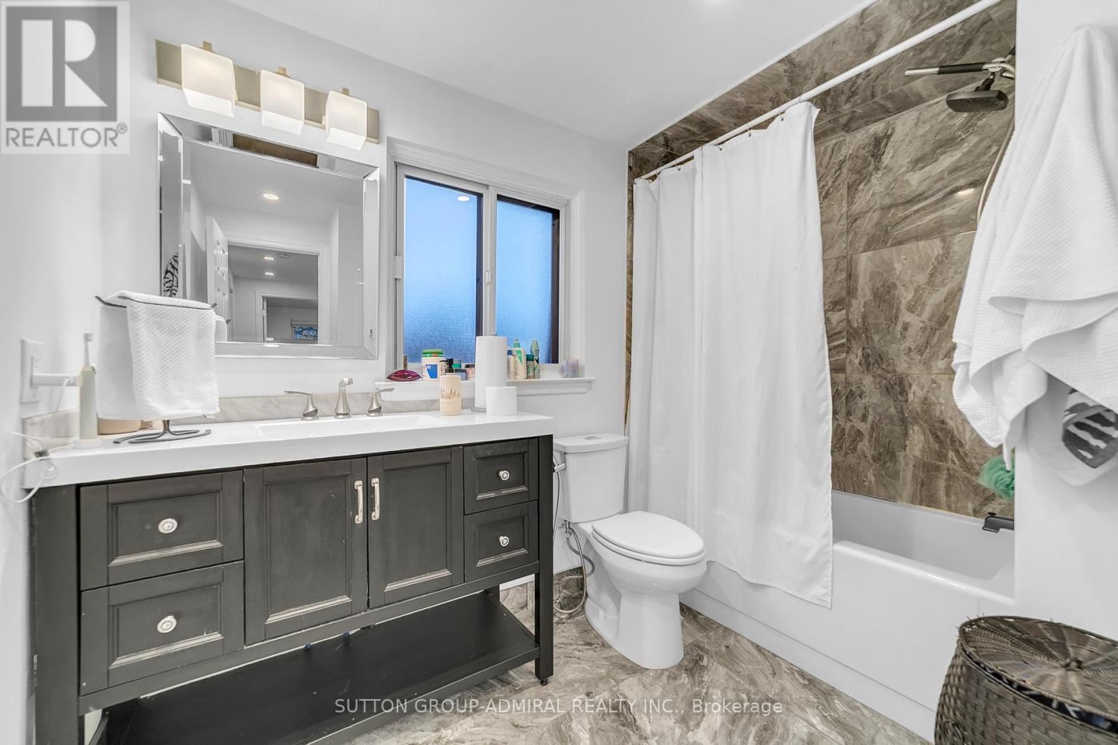 40 Stately Way, Markham, ON - Indoor Photo Showing Bathroom