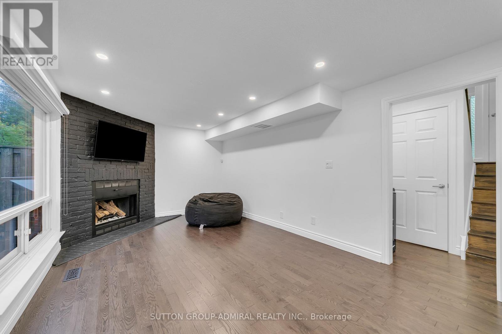 40 Stately Way, Markham, ON - Indoor With Fireplace