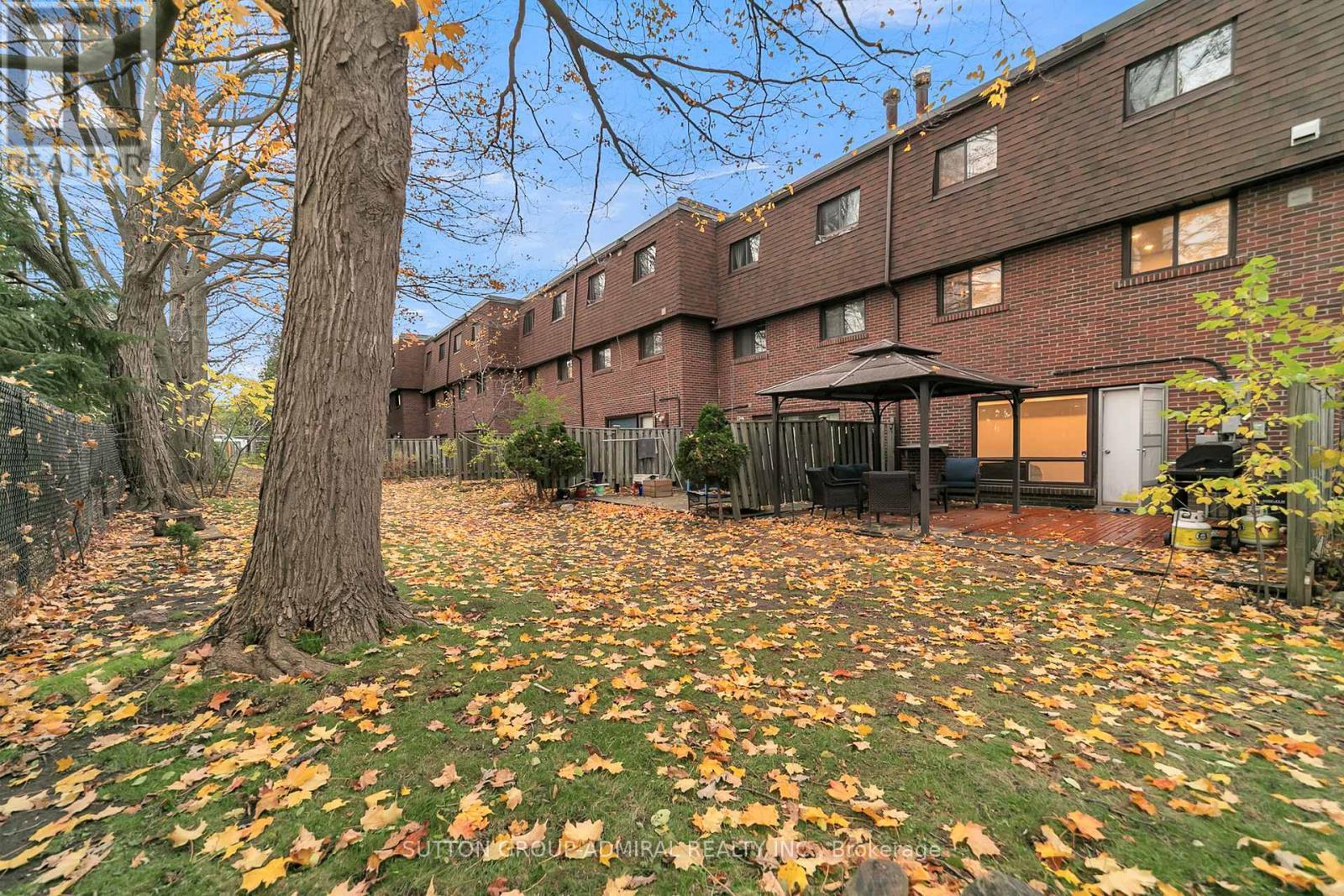 40 Stately Way, Markham, ON - Outdoor