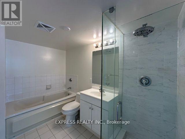 2011 - 10 Queens Quay W, Toronto, ON - Indoor Photo Showing Bathroom