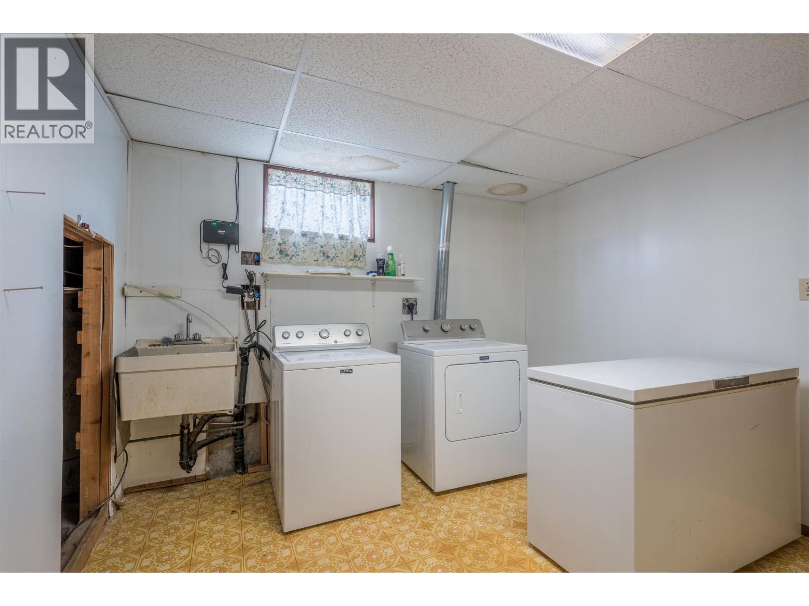 1266 Elkhorn Crescent, Prince George, BC - Indoor Photo Showing Laundry Room