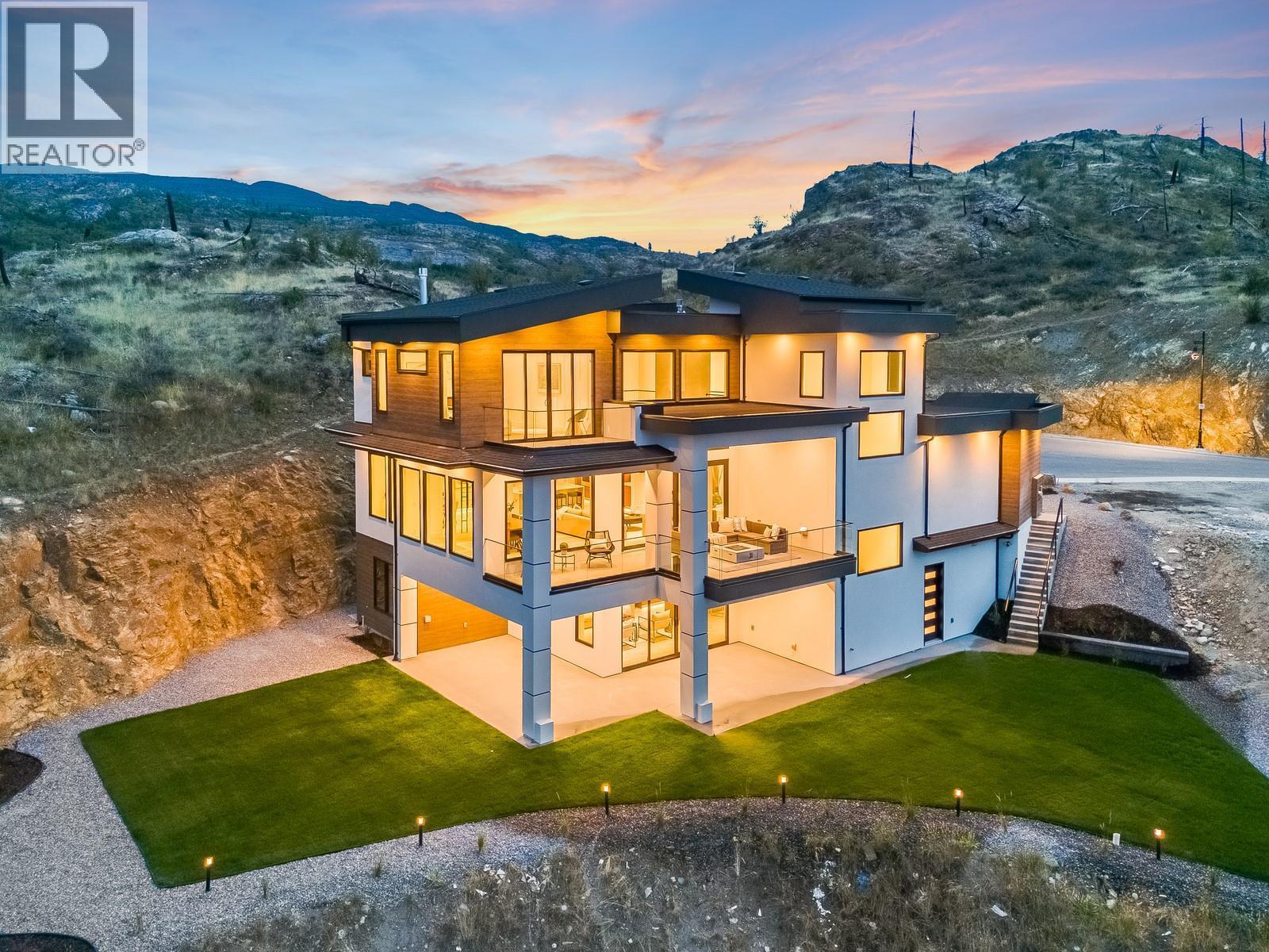 1122 Pearcy Court, Kelowna, BC - Outdoor With View