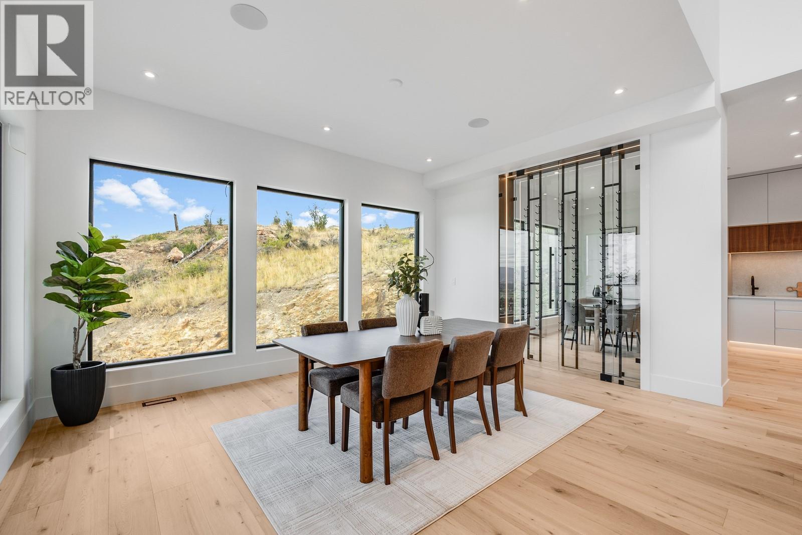 1122 Pearcy Court, Kelowna, BC - Indoor Photo Showing Dining Room
