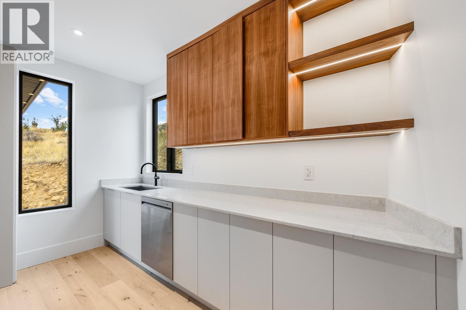 Butler's kitchen - 1122 Pearcy Court, Kelowna, BC - Indoor