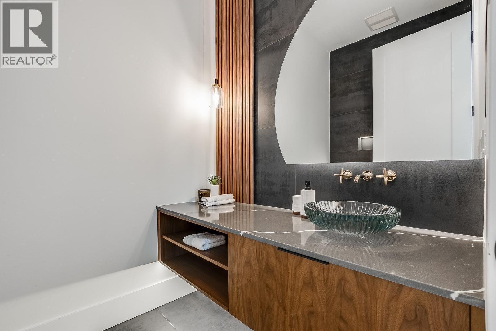 Main floor powder room - 1122 Pearcy Court, Kelowna, BC - Indoor Photo Showing Bathroom