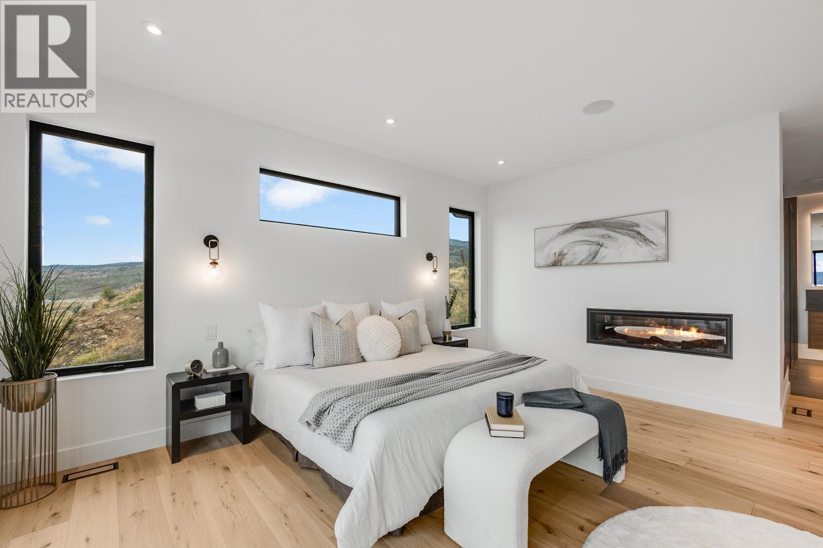 1122 Pearcy Court, Kelowna, BC - Indoor Photo Showing Bedroom