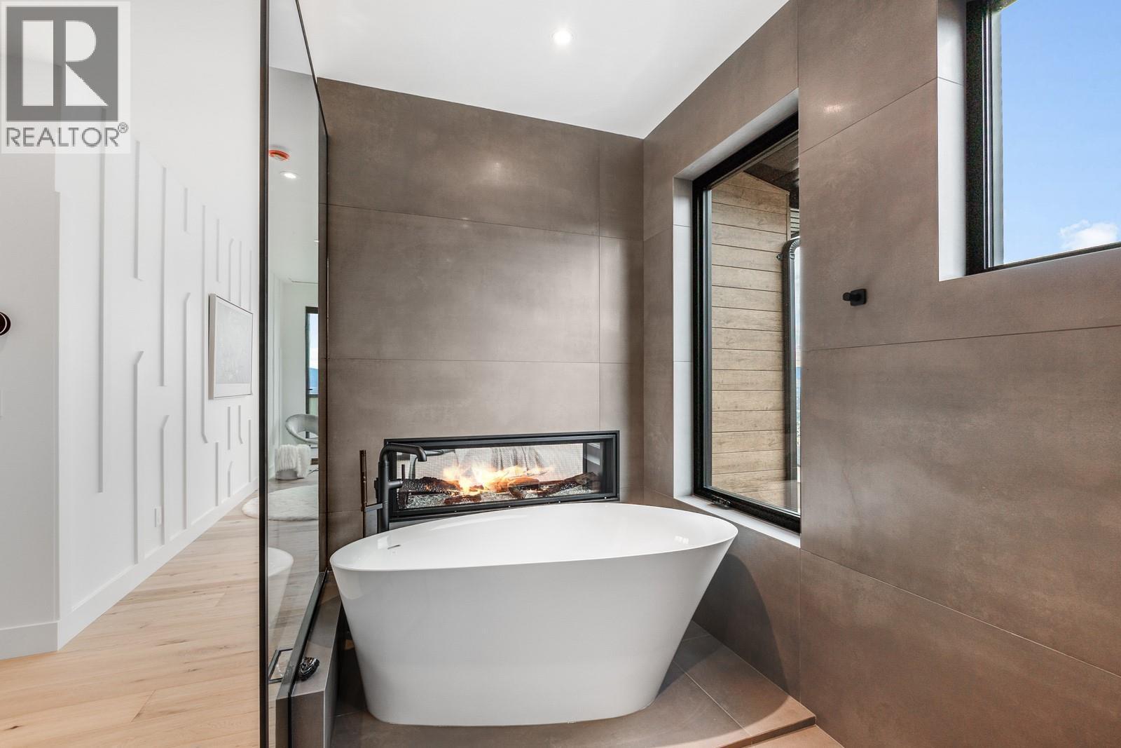 1122 Pearcy Court, Kelowna, BC - Indoor Photo Showing Bathroom