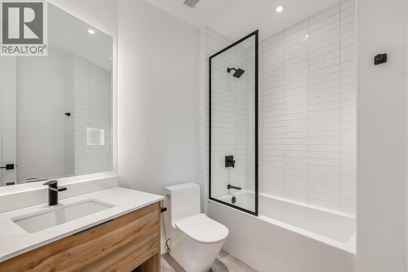 1122 Pearcy Court, Kelowna, BC - Indoor Photo Showing Bathroom