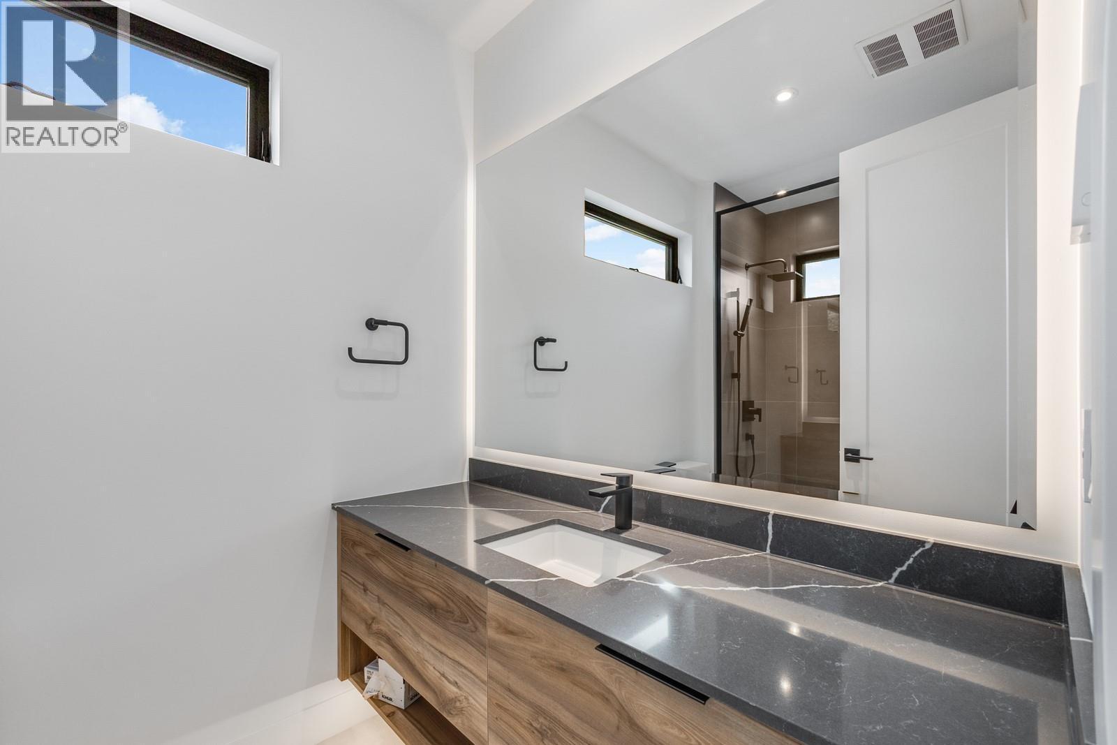 1122 Pearcy Court, Kelowna, BC - Indoor