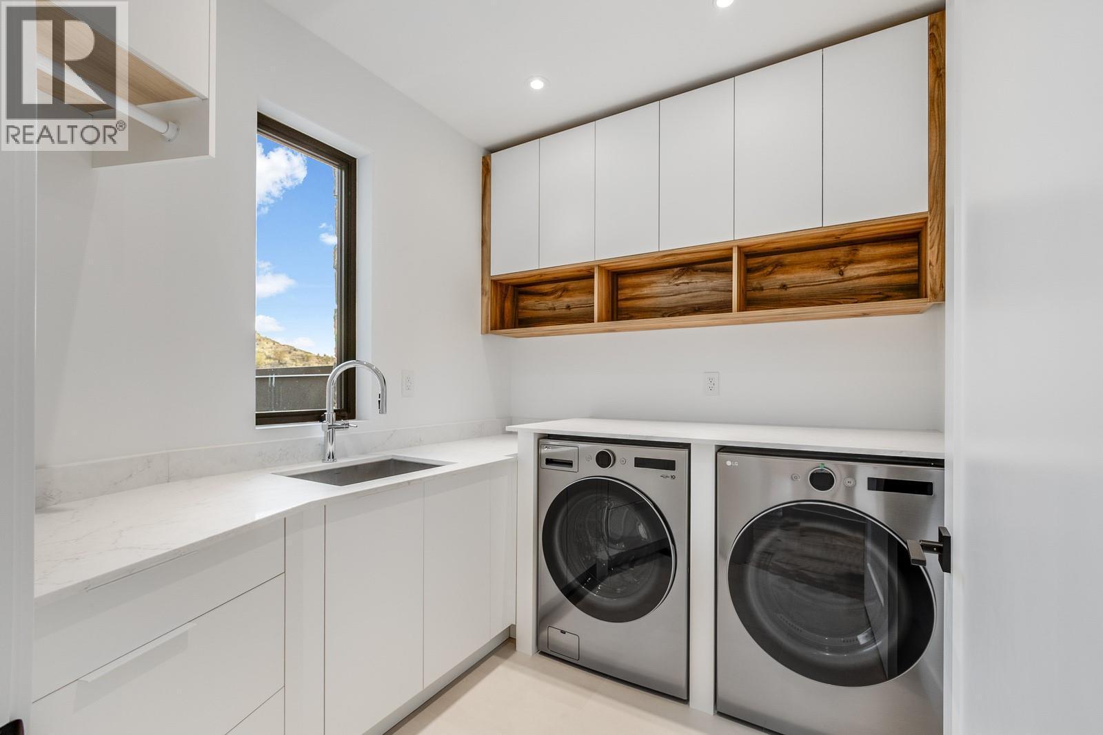 1122 Pearcy Court, Kelowna, BC - Indoor Photo Showing Laundry Room