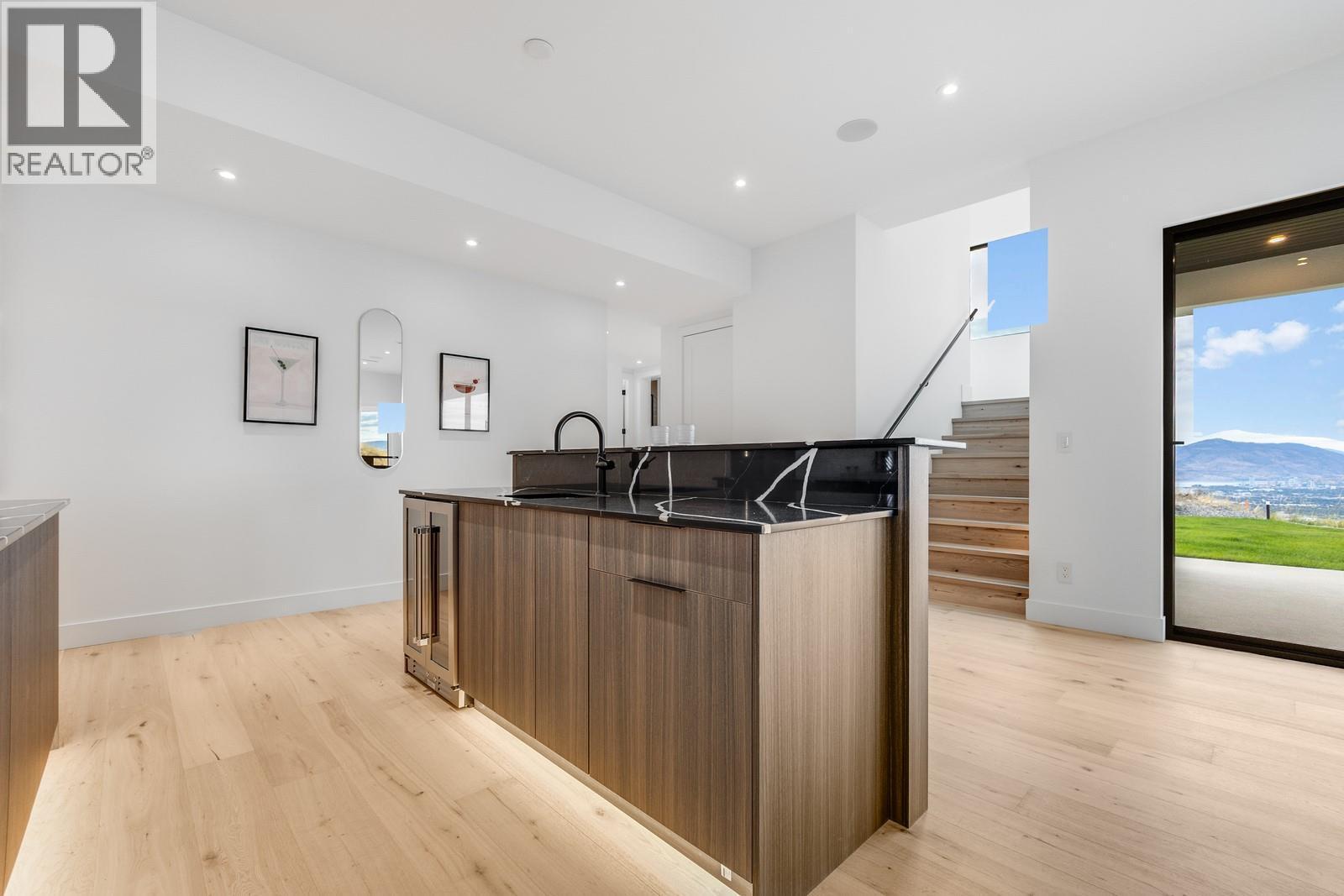 Wet bar - 1122 Pearcy Court, Kelowna, BC - Indoor