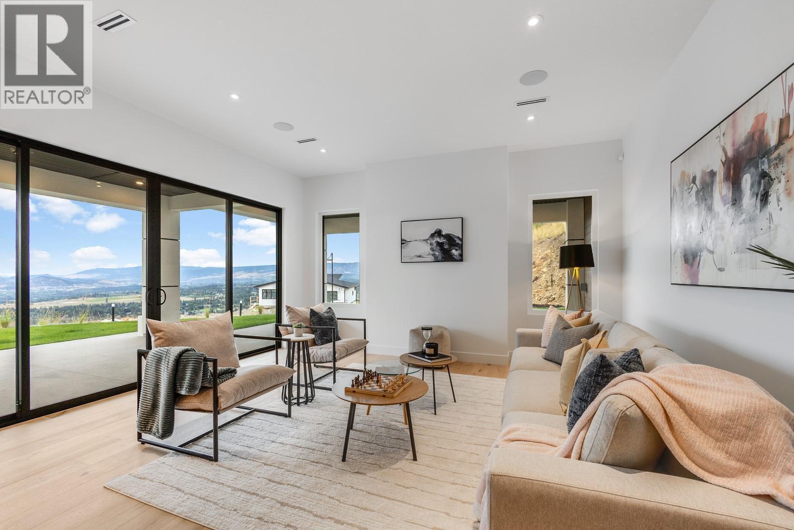1122 Pearcy Court, Kelowna, BC - Indoor Photo Showing Living Room