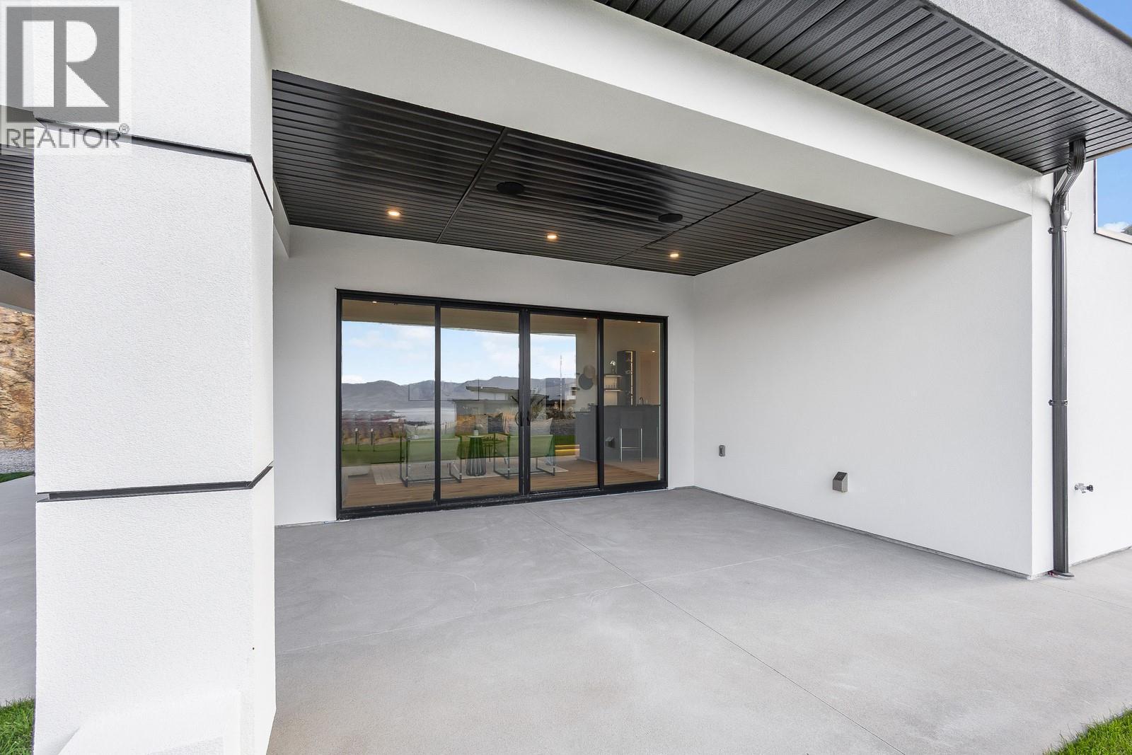 1122 Pearcy Court, Kelowna, BC - With Exterior