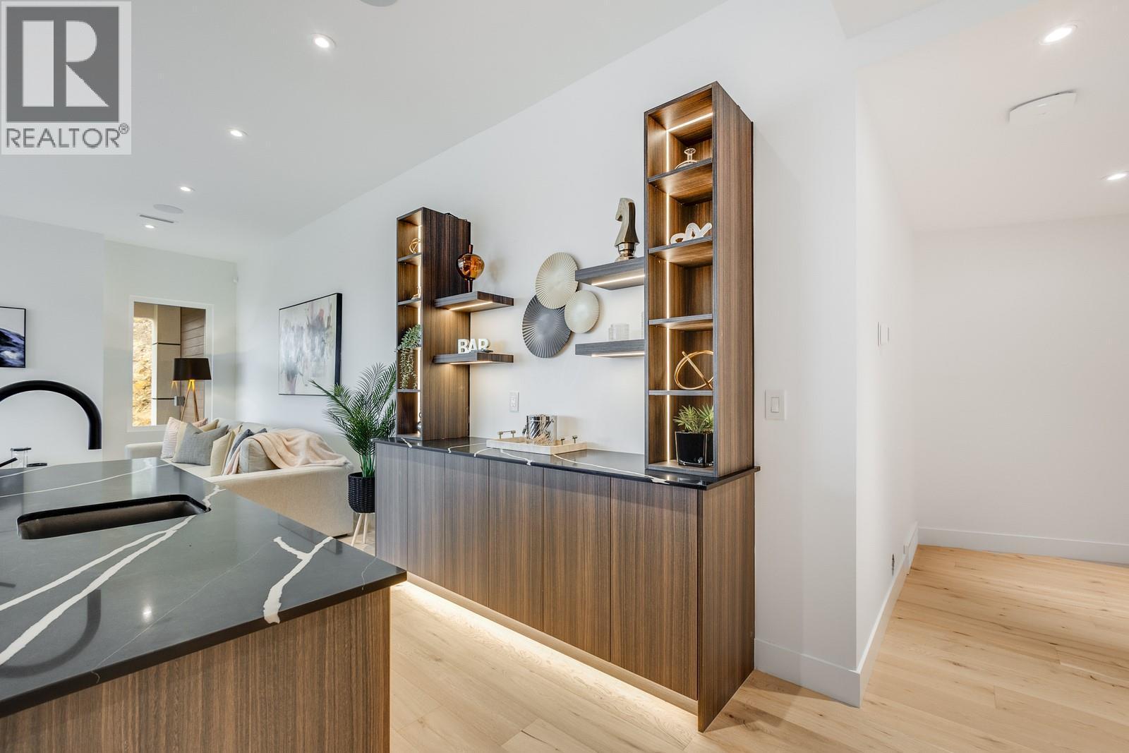 1122 Pearcy Court, Kelowna, BC - Indoor