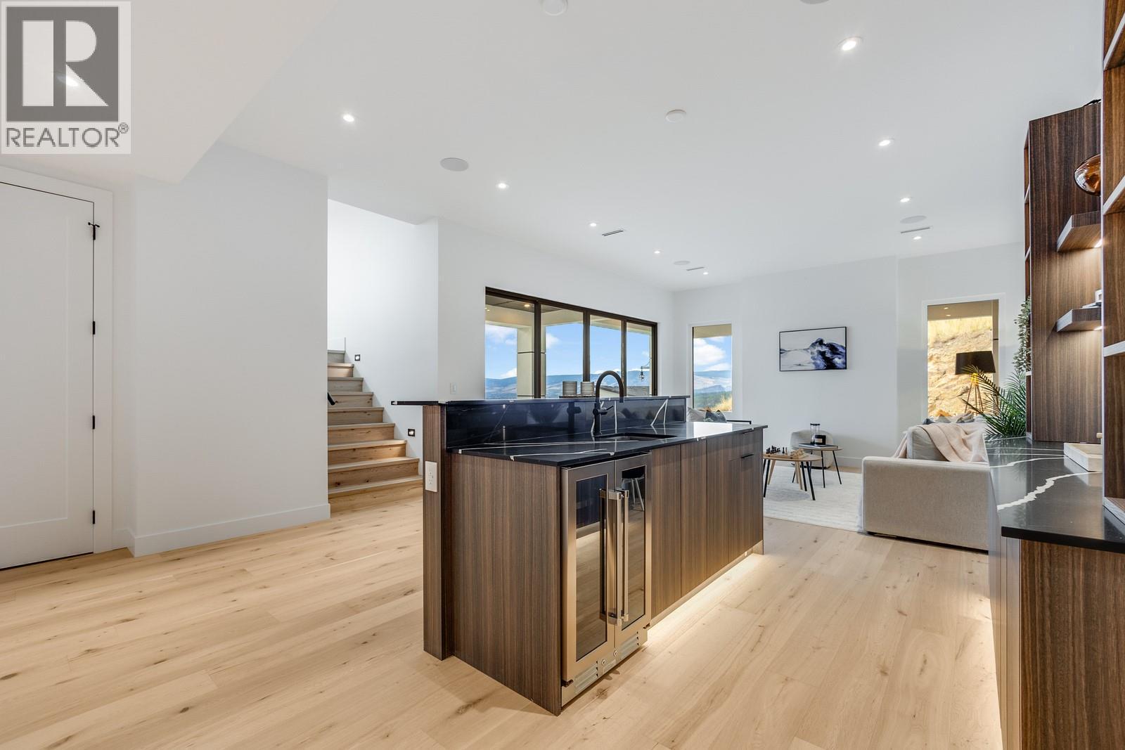 1122 Pearcy Court, Kelowna, BC - Indoor