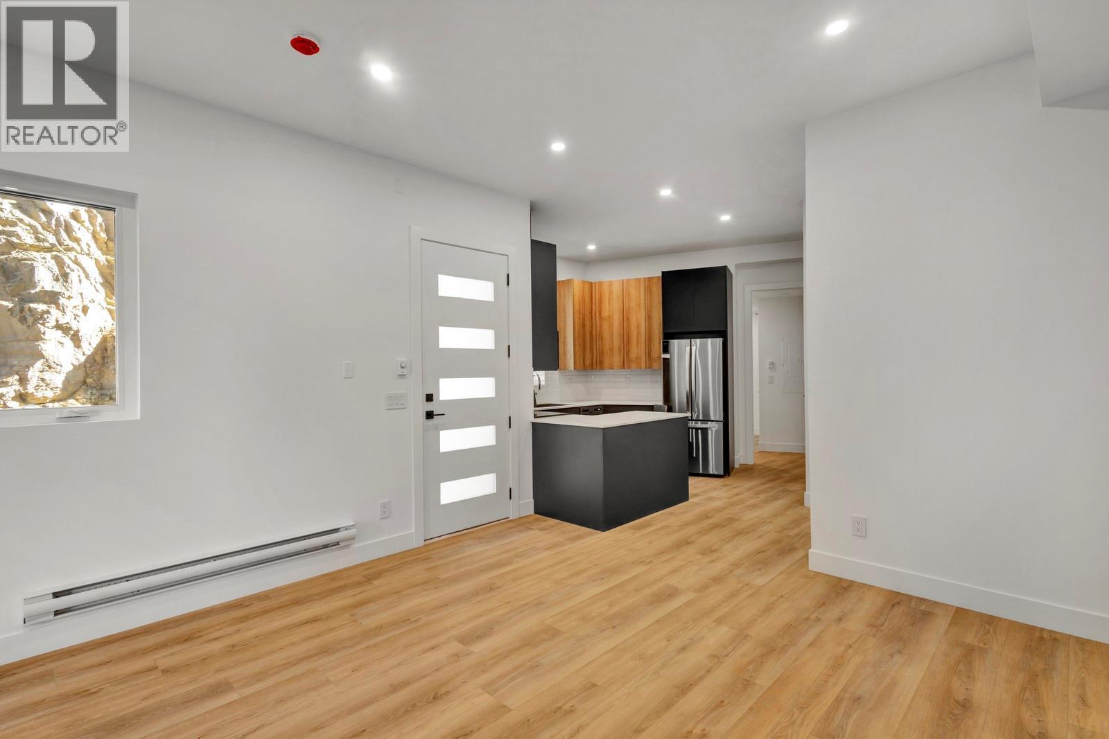 1122 Pearcy Court, Kelowna, BC - Indoor