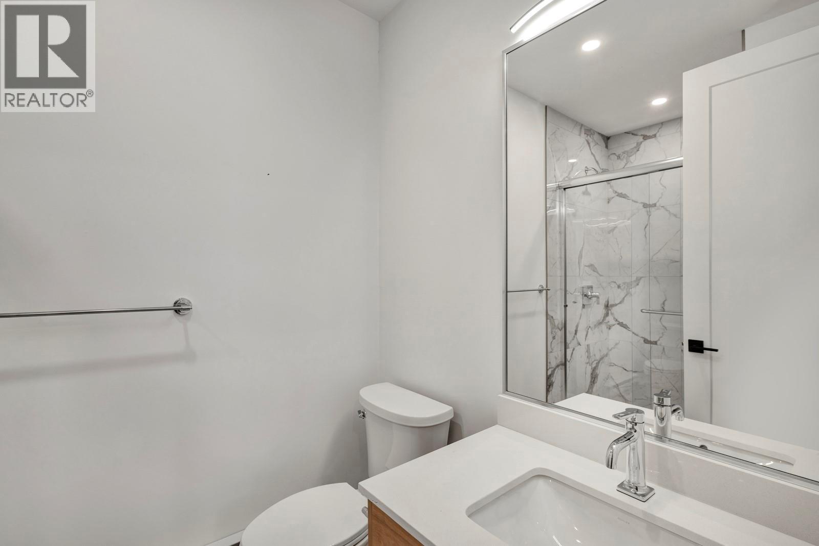 1122 Pearcy Court, Kelowna, BC - Indoor Photo Showing Bathroom