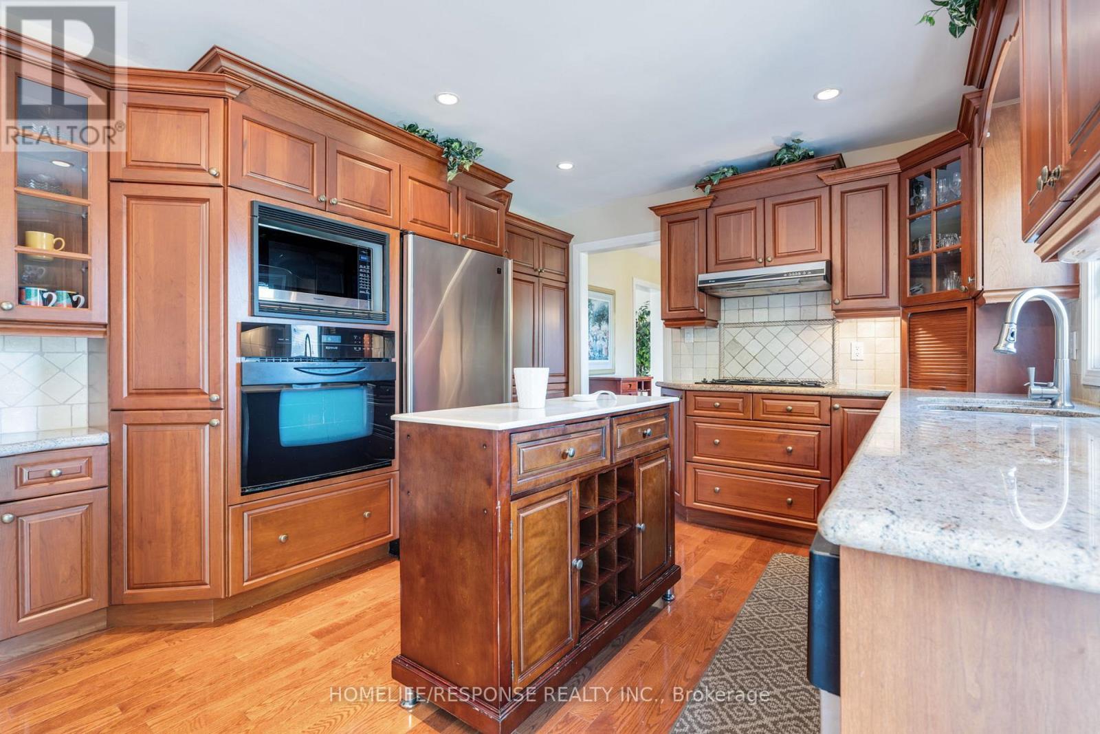 2543 King Forrest Drive, Mississauga, ON - Indoor Photo Showing Kitchen