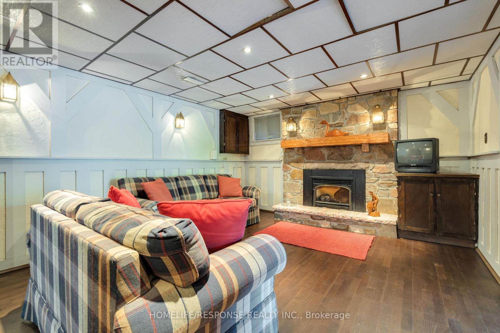 2543 King Forrest Drive, Mississauga, ON - Indoor With Fireplace