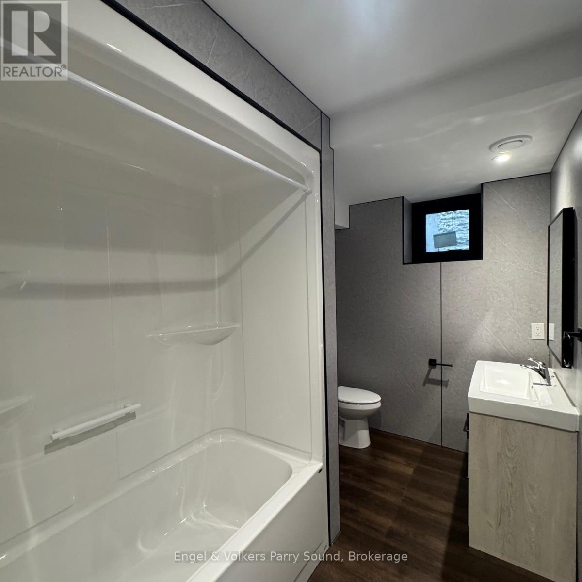 101 - 57 James Street, Parry Sound, ON - Indoor Photo Showing Bathroom