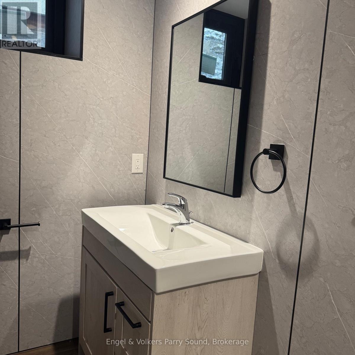 101 - 57 James Street, Parry Sound, ON - Indoor Photo Showing Bathroom