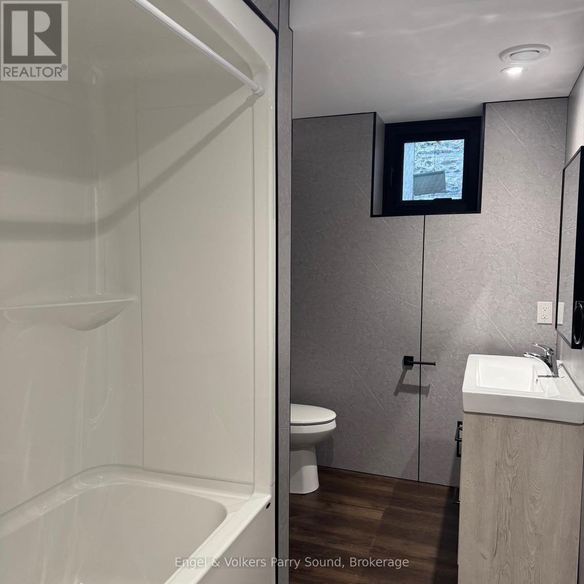 101 - 57 James Street, Parry Sound, ON - Indoor Photo Showing Bathroom