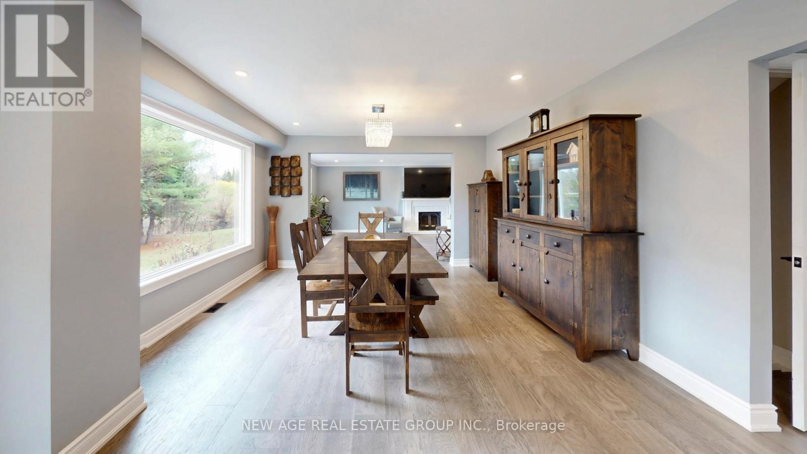 9045 Sideroad 17, Erin, ON - Indoor Photo Showing Dining Room