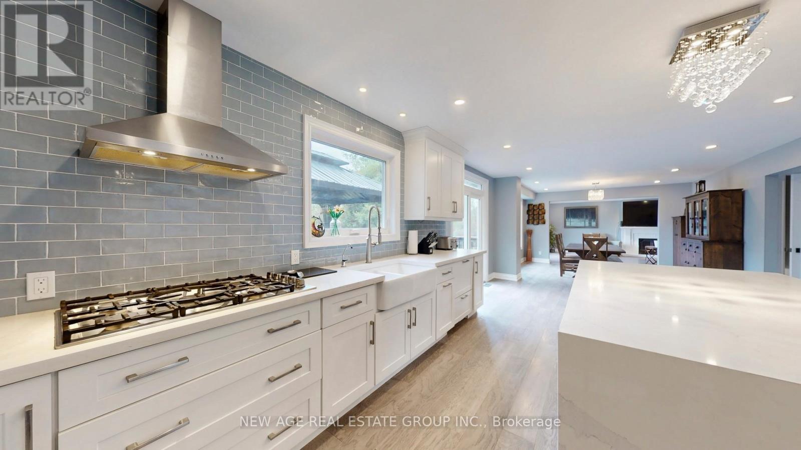 9045 Sideroad 17, Erin, ON - Indoor Photo Showing Kitchen With Upgraded Kitchen