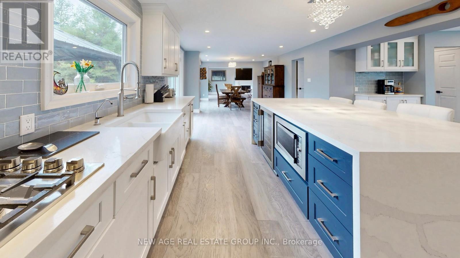 9045 Sideroad 17, Erin, ON - Indoor Photo Showing Kitchen With Upgraded Kitchen