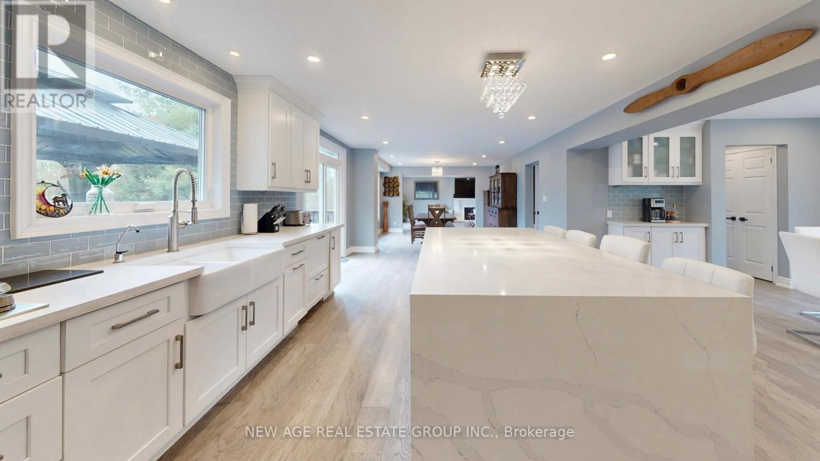 9045 Sideroad 17, Erin, ON - Indoor Photo Showing Kitchen With Upgraded Kitchen